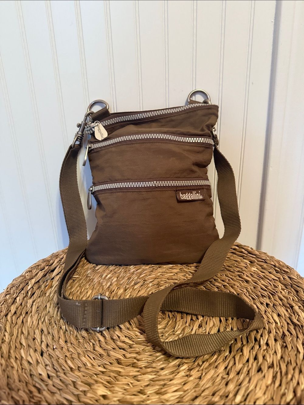 Baggallini brown nylon messenger bag with white trim